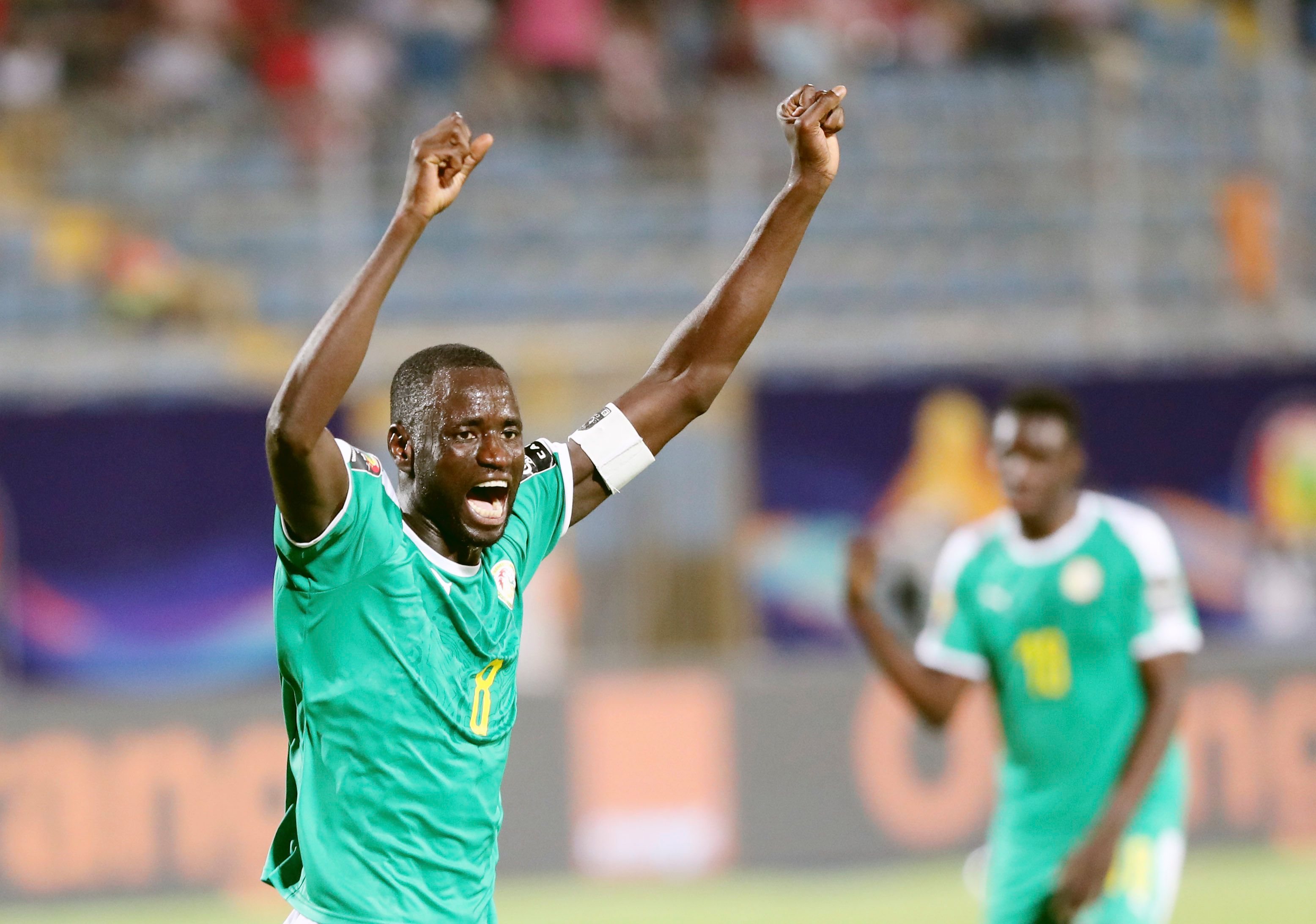 打进精彩世界波+头球破门，马杜埃凯当选欧冠本周最佳球员（马杜埃凯世界波加头球建功，荣膺欧冠本周最佳）