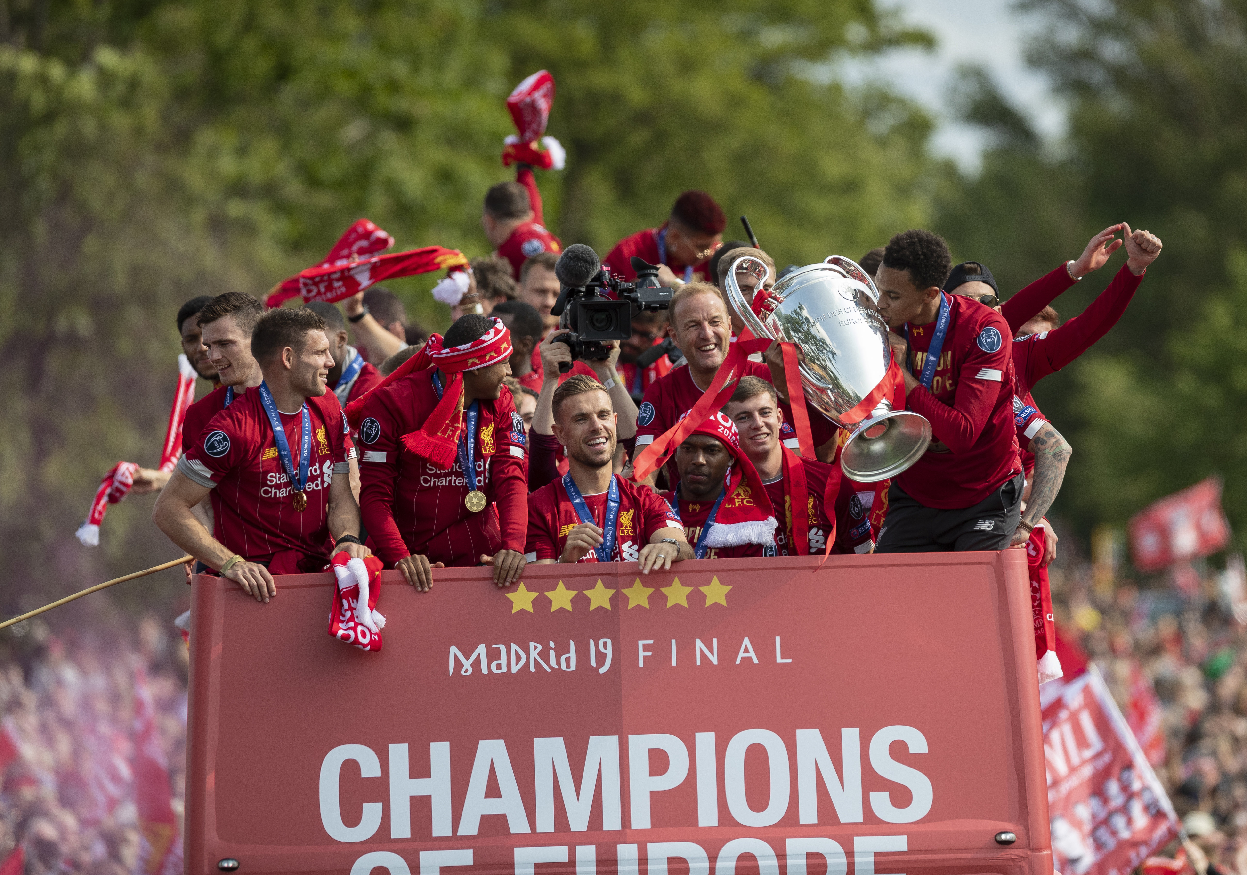 埃尔林·哈兰德还需要多少个进球才能超越克里斯蒂亚诺·罗纳尔多在英超联赛中的进球总数？（埃尔林·哈兰德距离克里斯蒂亚诺·罗纳尔多的英超进球总数还差多少球？）