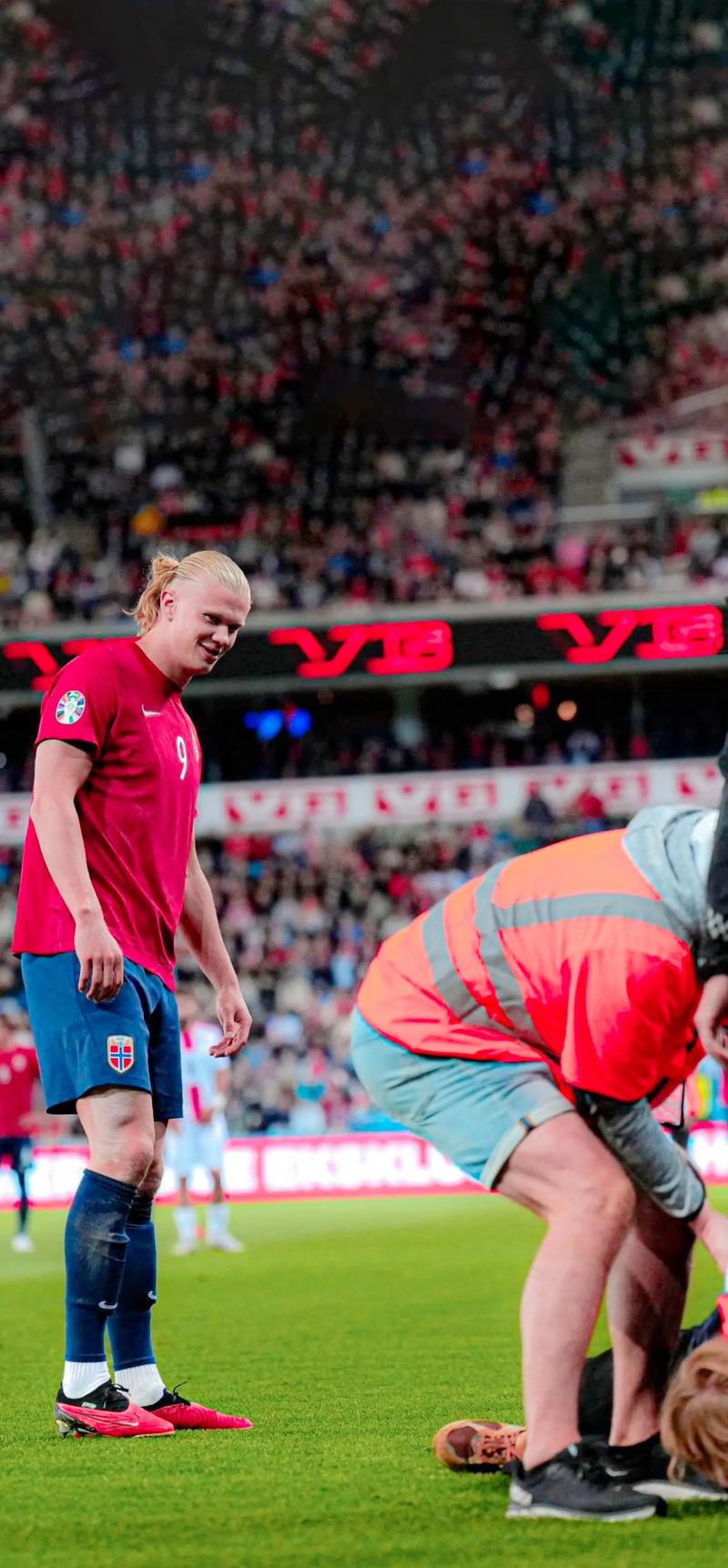 梅西的魅力，特朗普女儿伊万卡现场观战迈阿密国际比赛（梅西风采尽显，特朗普之女伊万卡现身观战迈阿密国际比赛）