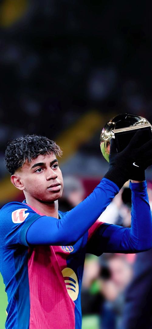 孙兴慜加盟洛杉矶FC首赛季数据：13场比赛12球3助攻（加盟洛杉矶FC首季，孙兴慜13战12球3助攻）