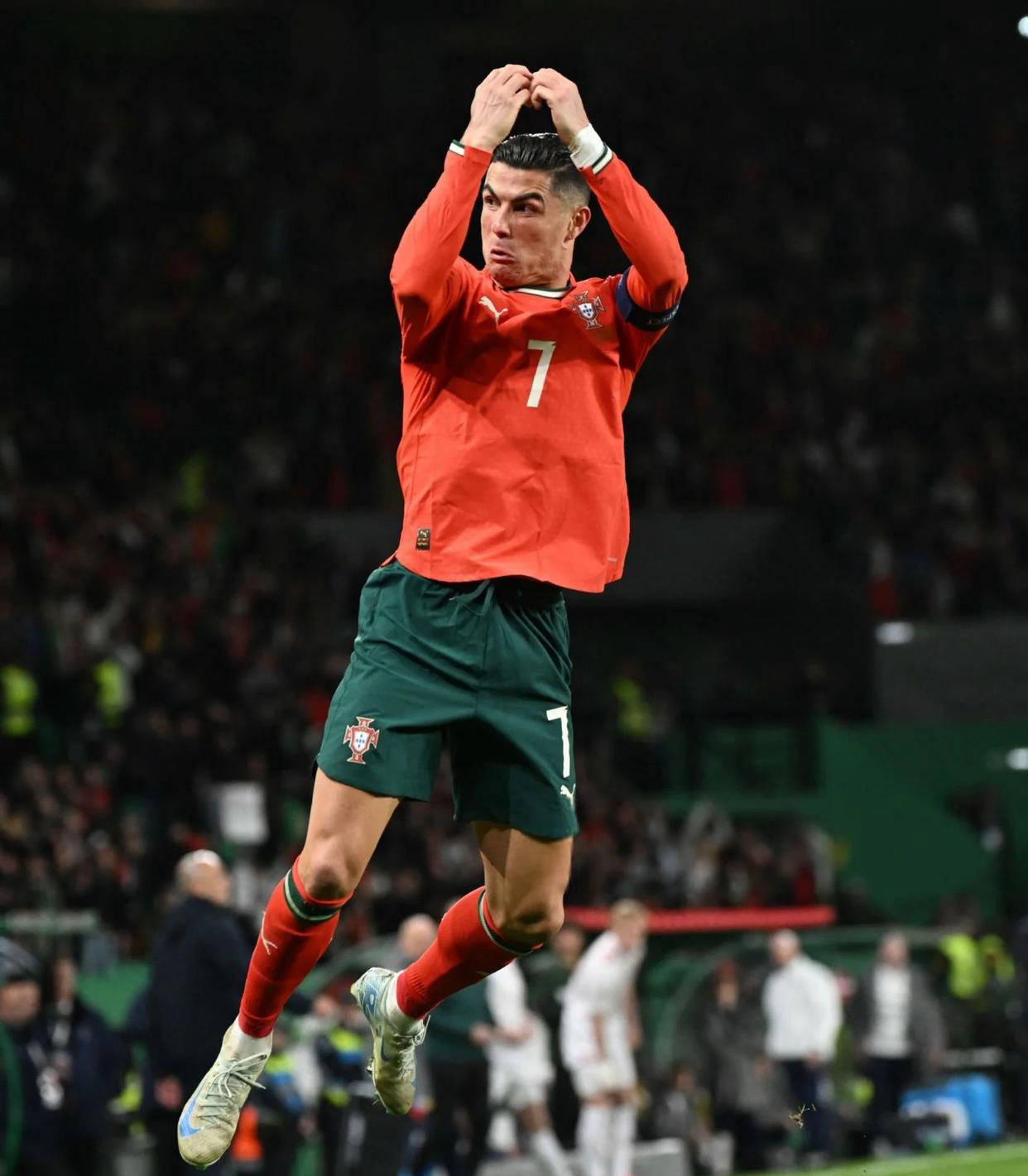 半场战报：热那亚1-1维罗纳，洛伦佐-科隆博建功，拉菲克-贝尔加利破门（半场快讯：热那亚1-1维罗纳，洛伦佐-科隆博与拉菲克-贝尔加利各入一球）