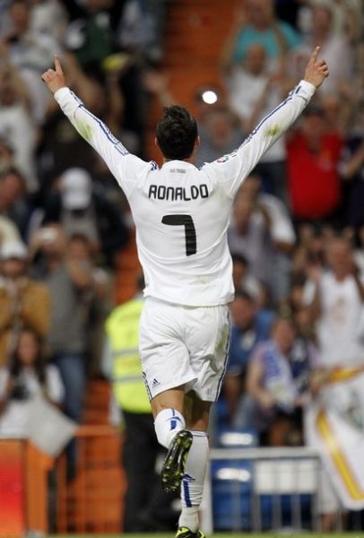 德天空：那不勒斯想签弗赖堡中场曼赞比顶替受伤的德布劳内（德天空：那不勒斯拟签弗赖堡中场曼赞比，以替代因伤缺阵的德布劳内）